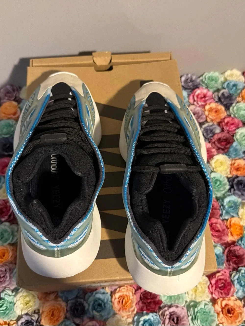 adidas Yeezy 700 V3 Men’s Sneakers - Blue/White/Black